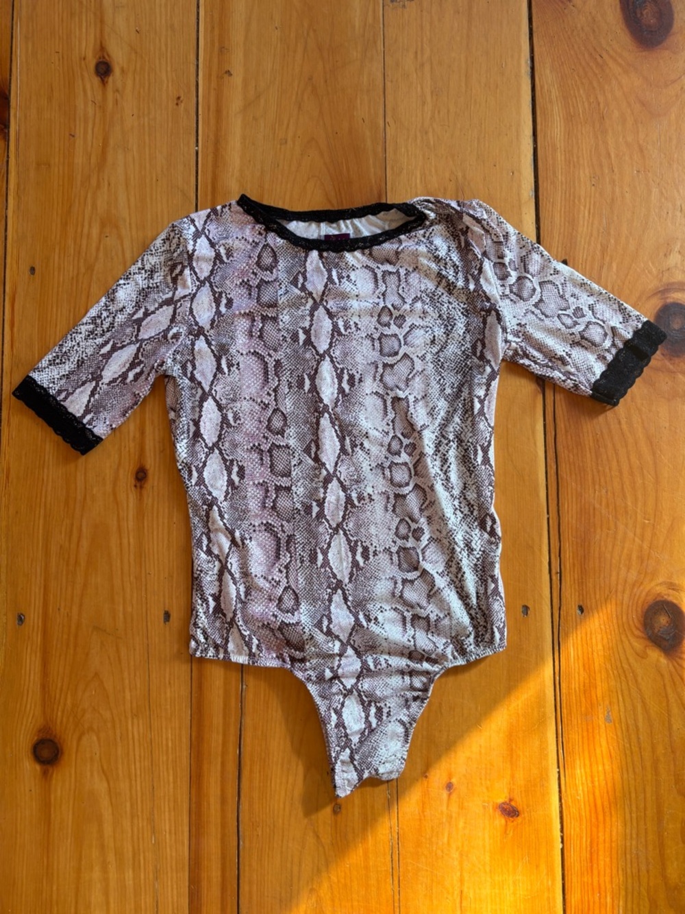 En Femme Snake Print Lace Trim Bodysuit Small